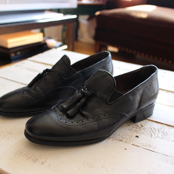 Shoes - Black leather loafers with tassel